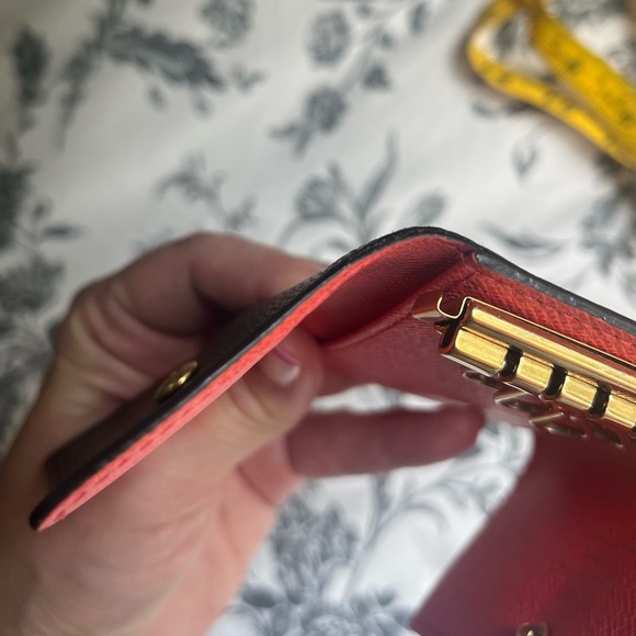 Louis Vuitton 6 Key Holder - Picture 5 of 9